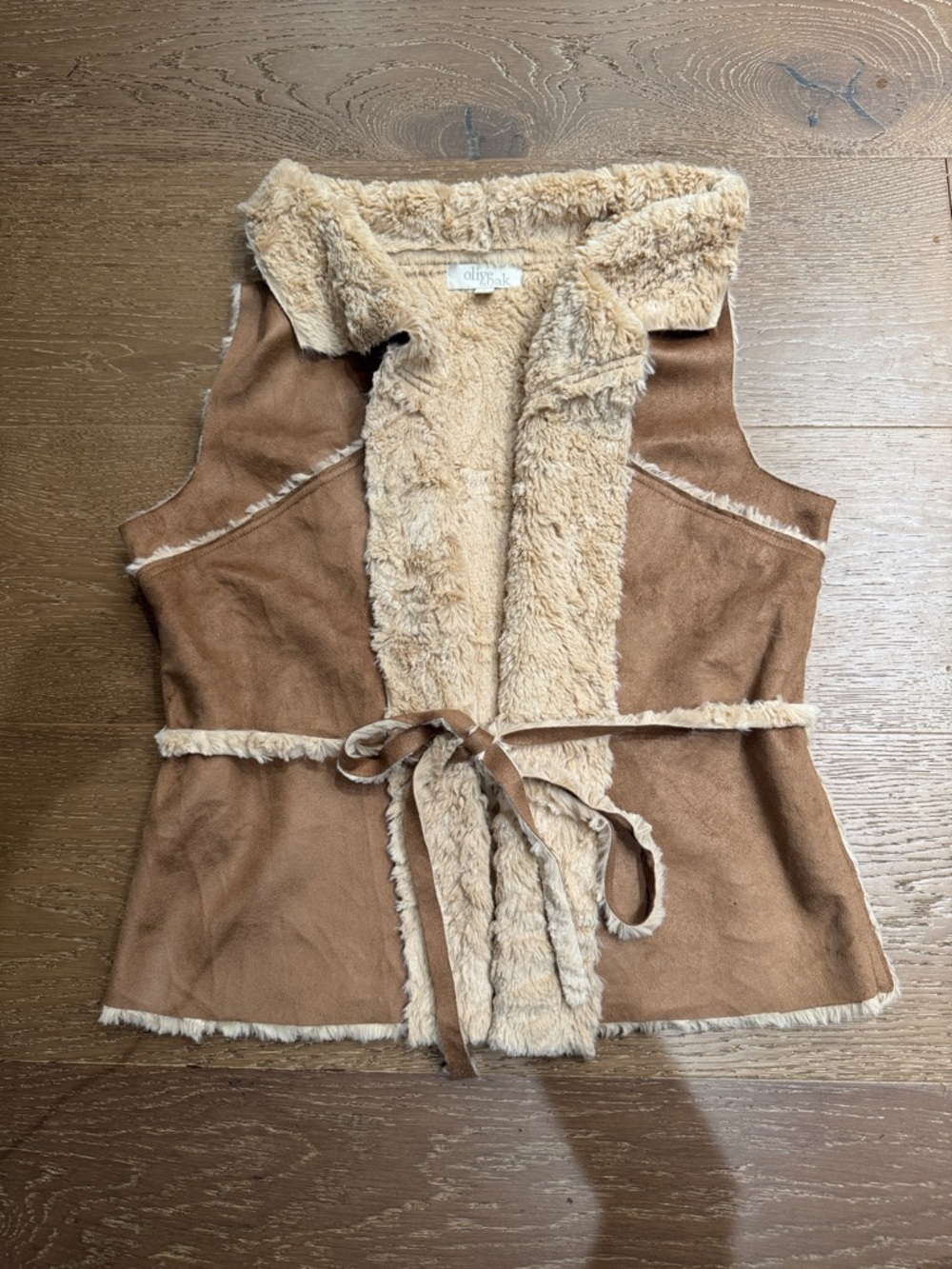 Olive & Oak Plush Faux Shearling Vest in Light Beige size L - Picture 2 of 6